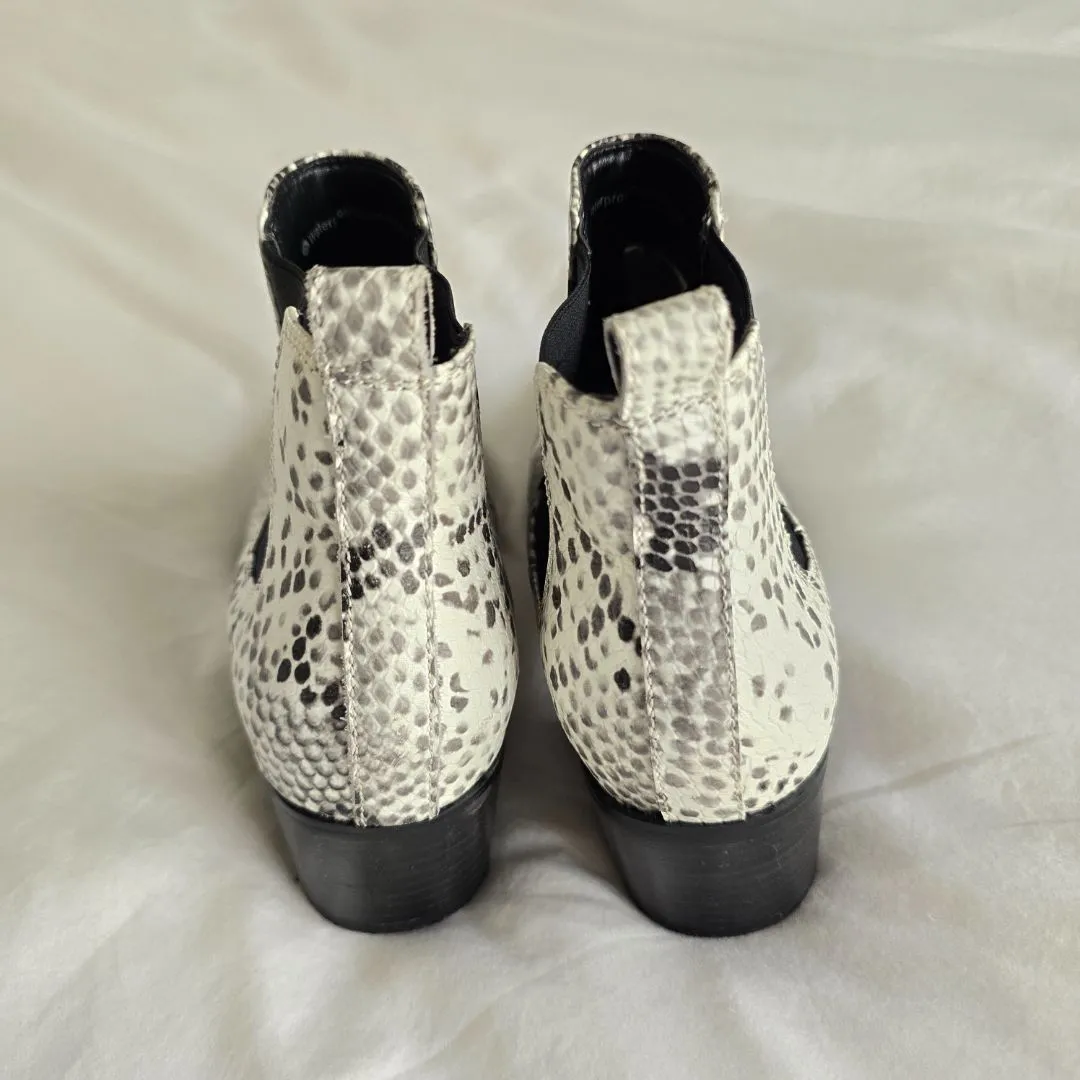 Blondo snakeskin boots, Size 8.5