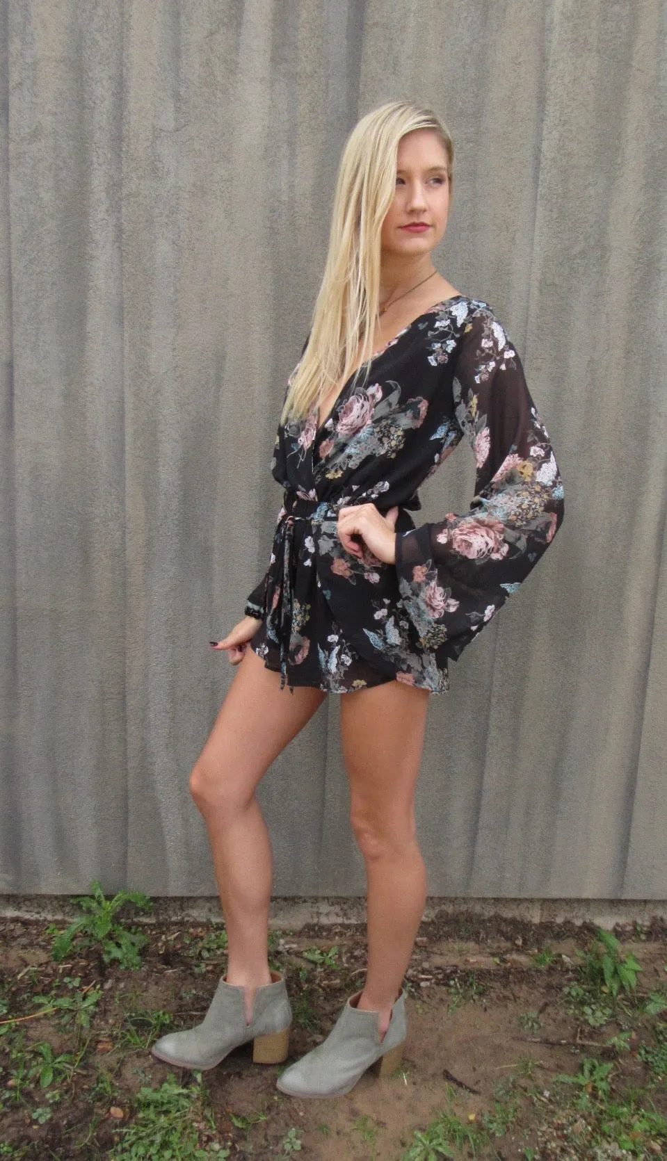 BYWAY Floral V-Neck FlareSleeve Chiffon Wrap Short Romper