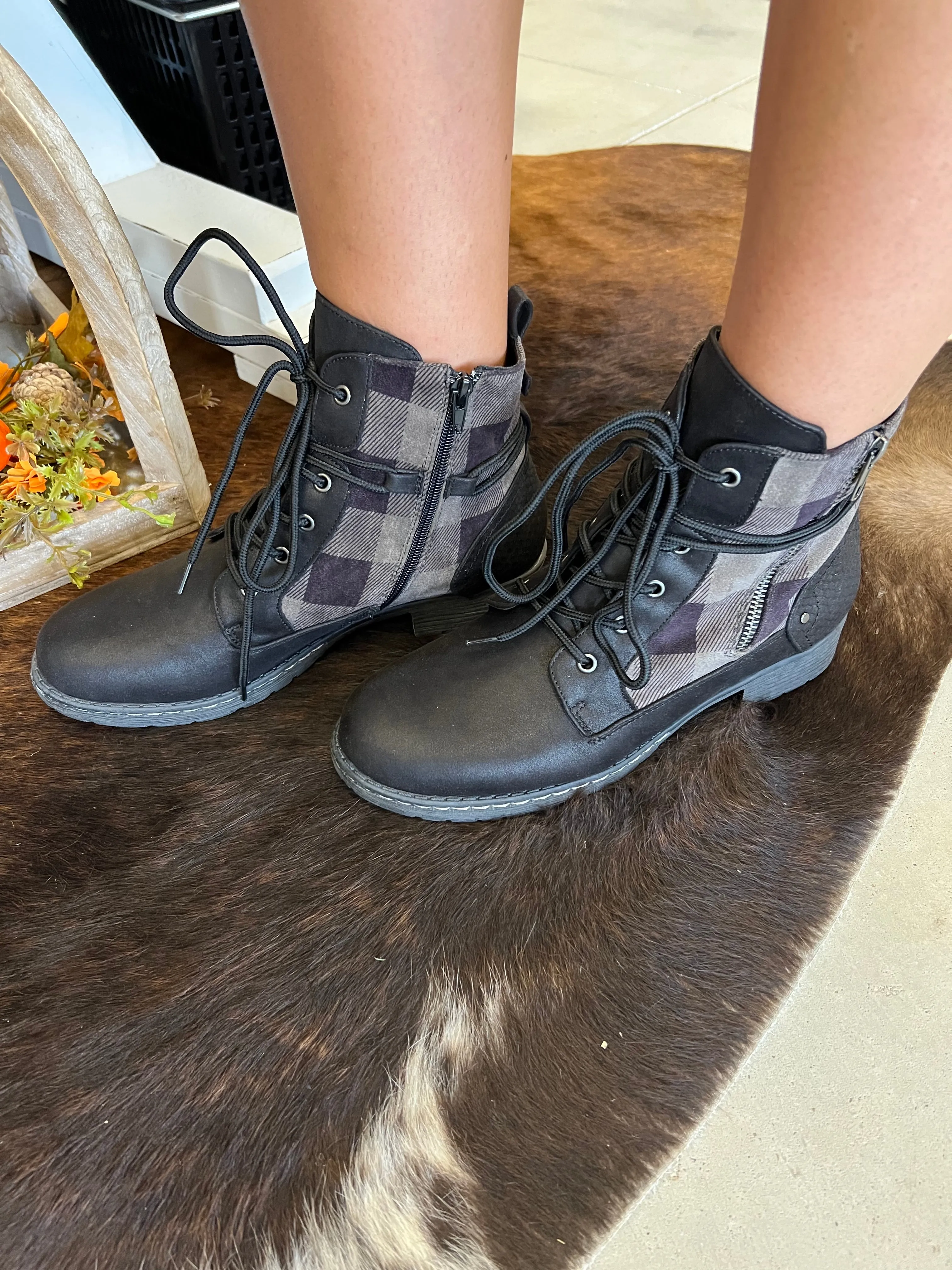 Very G Gypsy Jazz Donnie Women's Buffalo Check Design Bootie