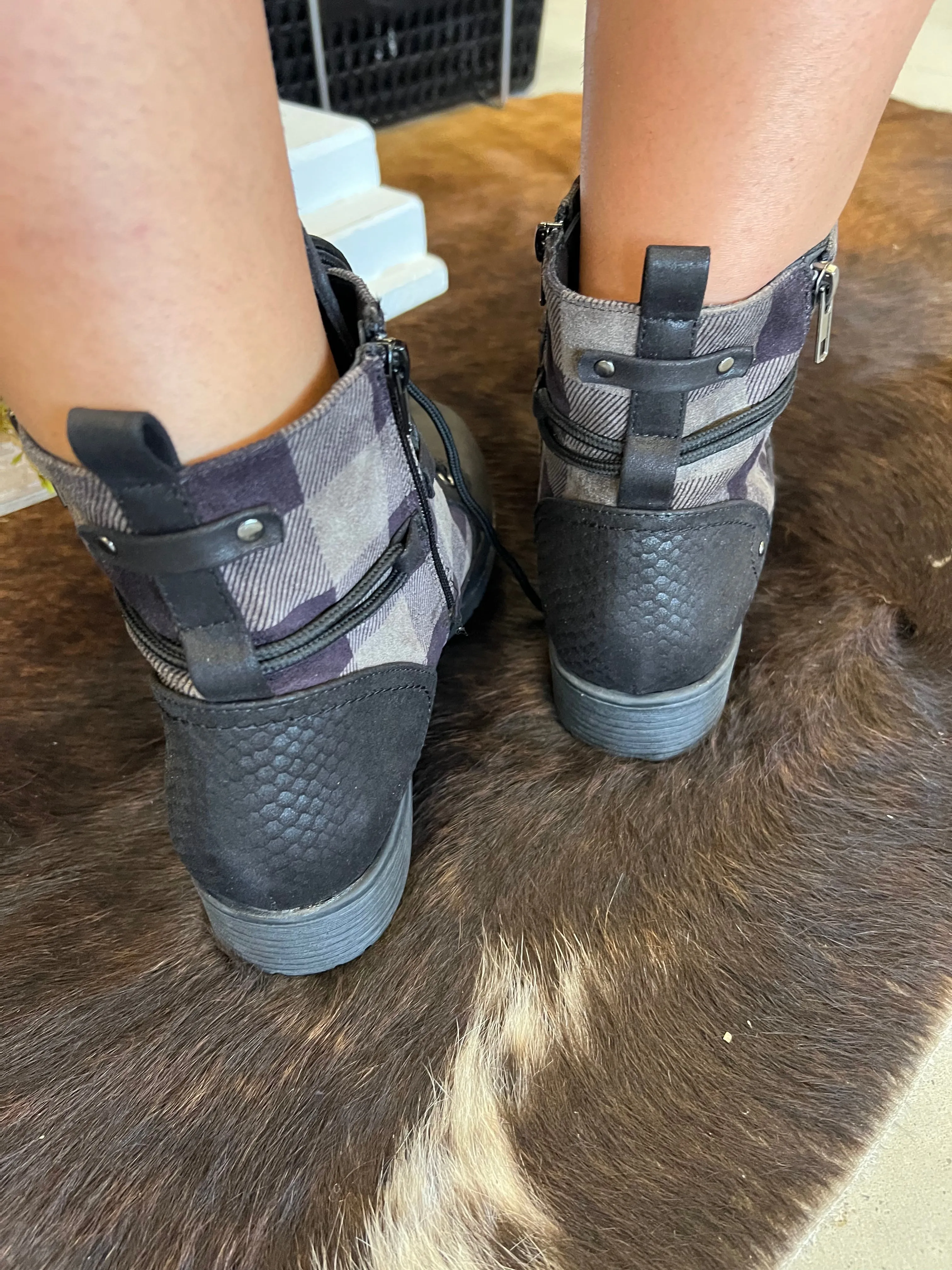Very G Gypsy Jazz Donnie Women's Buffalo Check Design Bootie