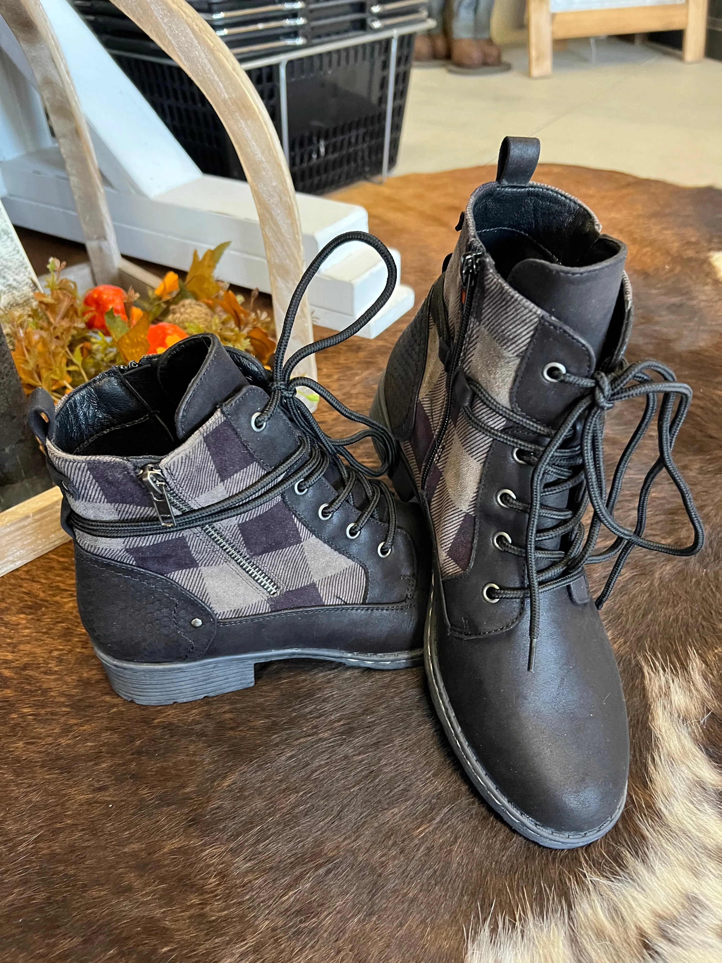 Very G Gypsy Jazz Donnie Women's Buffalo Check Design Bootie