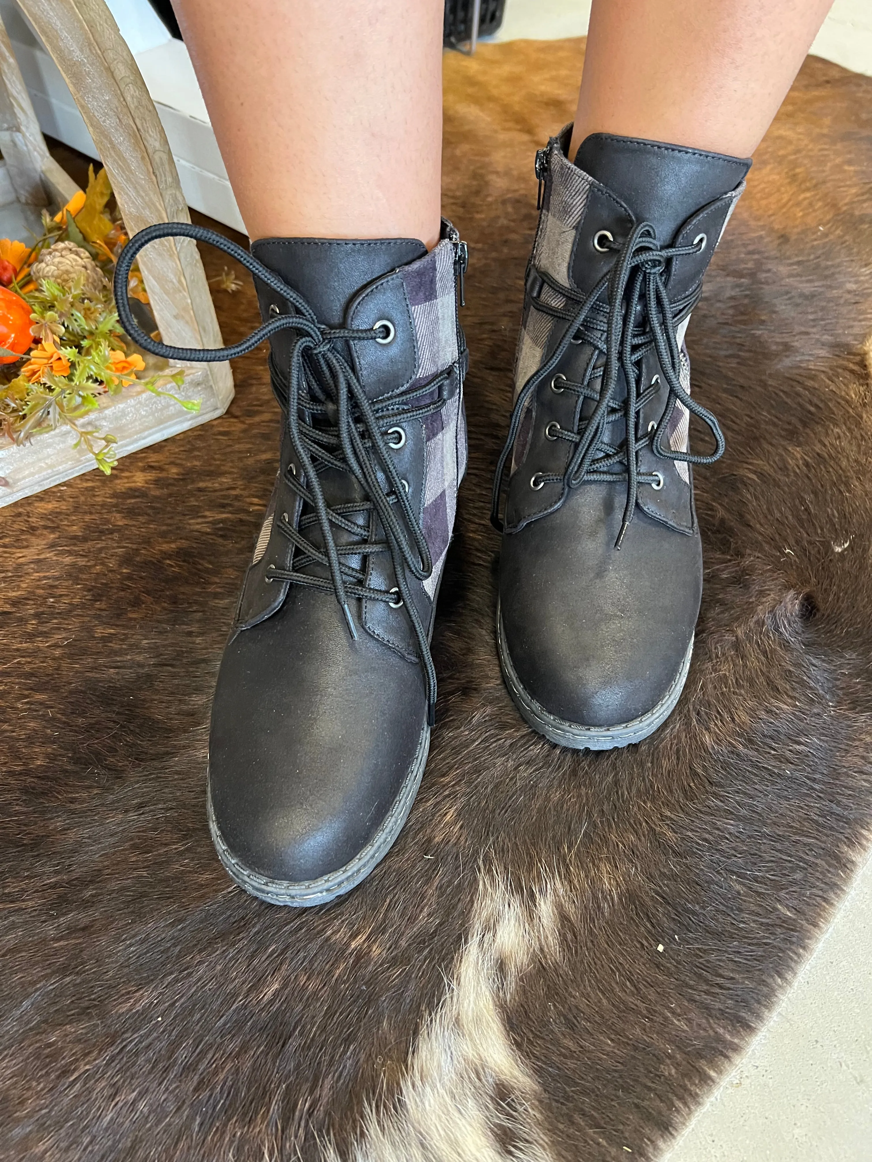 Very G Gypsy Jazz Donnie Women's Buffalo Check Design Bootie